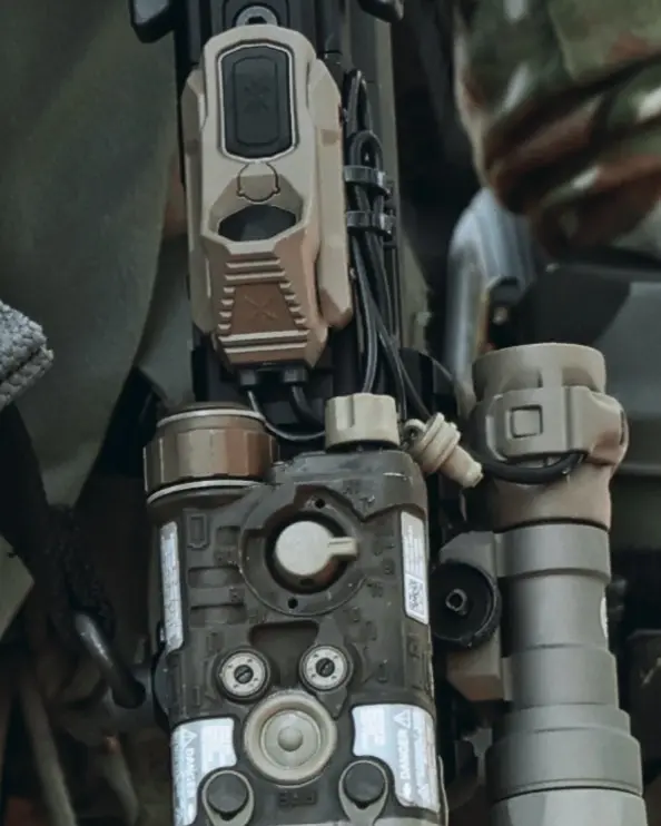 unity-tactical_axon_sync_surefire_crane_laser_7_fde.3.webp
